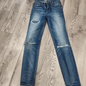 Women's Ripped Skinny Jeans in Medium Blue